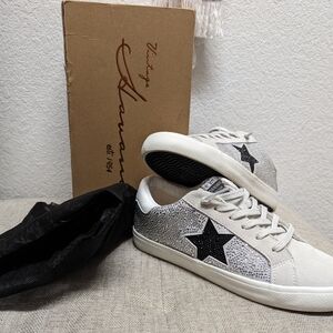 Vintage Havana Women's Star Sneakers - White and Black